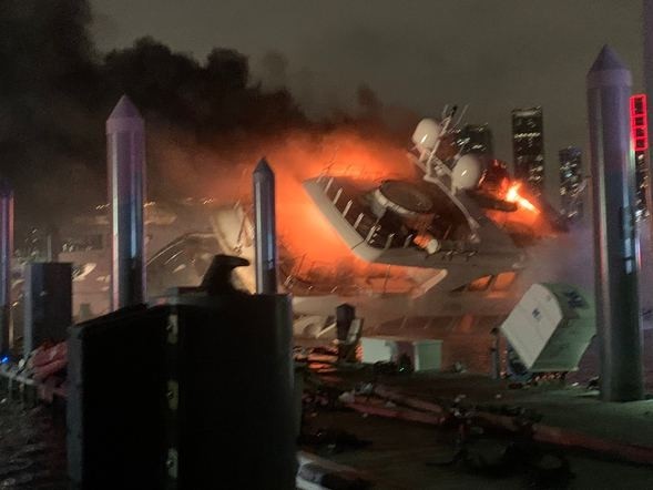 7 milyonluq yaxtası yanıb kül oldu - FOTOLAR