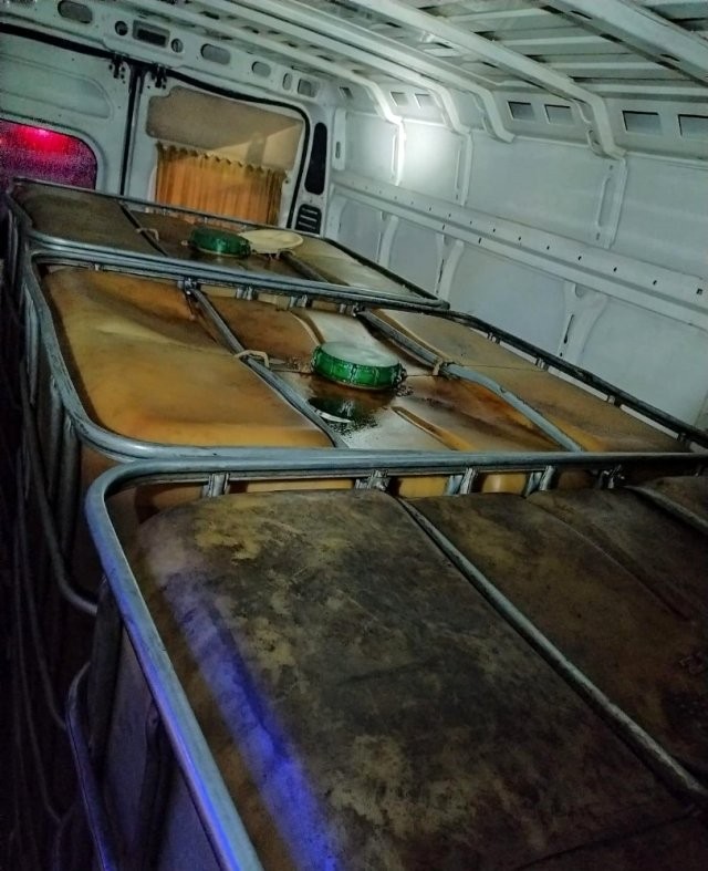 Şübhəli mikroavtobusdan 3 ton dizel yanacağı çıxdı - 2200 manat... (Foto)