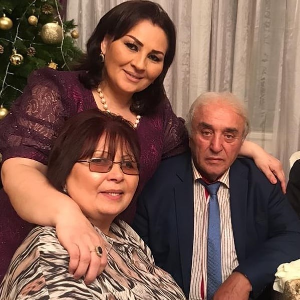 Aybəniz Haşımova kürəkəninin fotosunu paylaşdı 