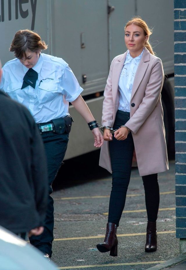 Məhkumla cinsi münasibətdə olan qadın gözətçi həbs olundu - FOTO