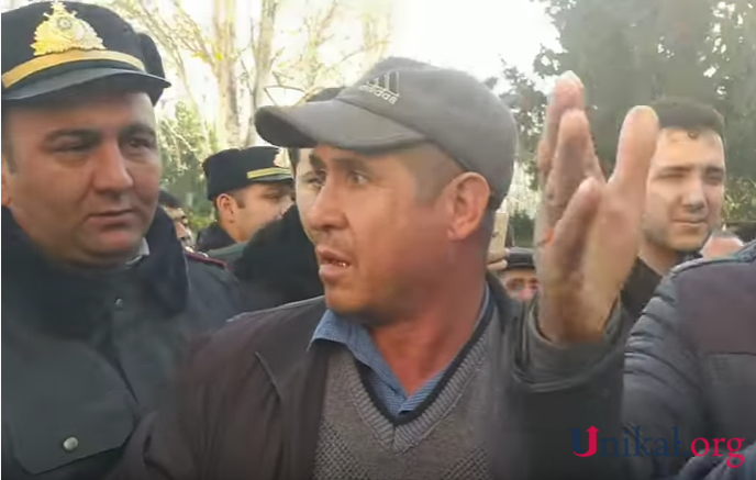 Laçınlılar icra başçısına görə Prezident Adminstrasiyasının qarşısına yığışdılar - FOTOLAR
