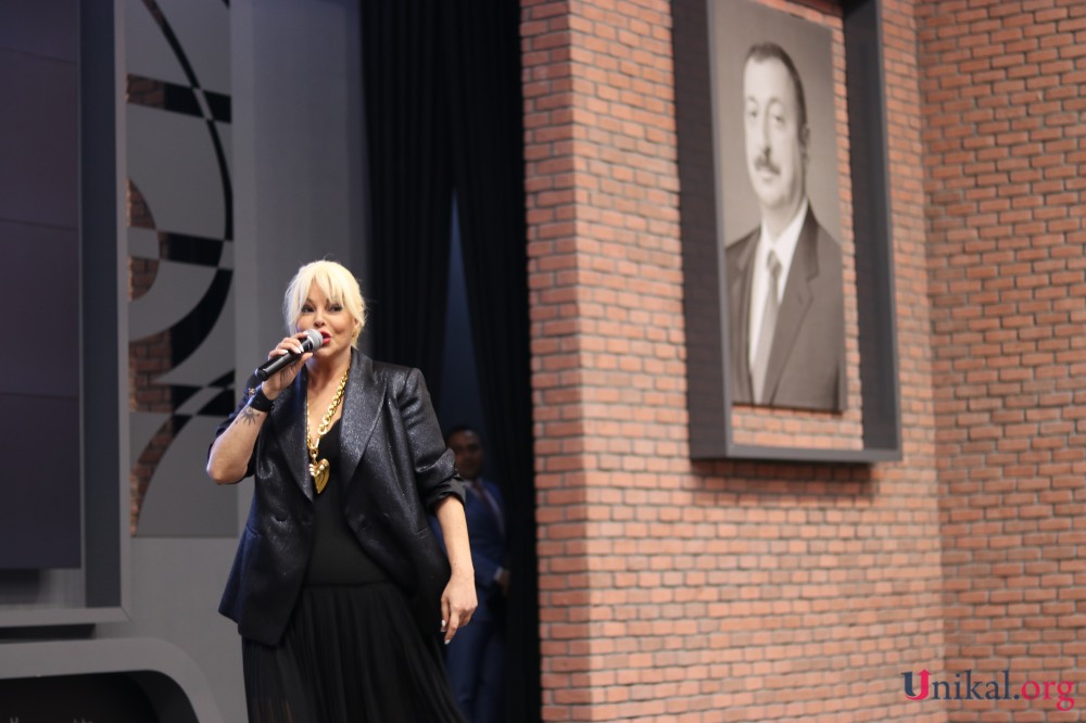 Aygün Kazımova Əbülfəz Qarayevə belə "mesaj" göndərdi - Digər nazirin yanında (FOTOLAR)