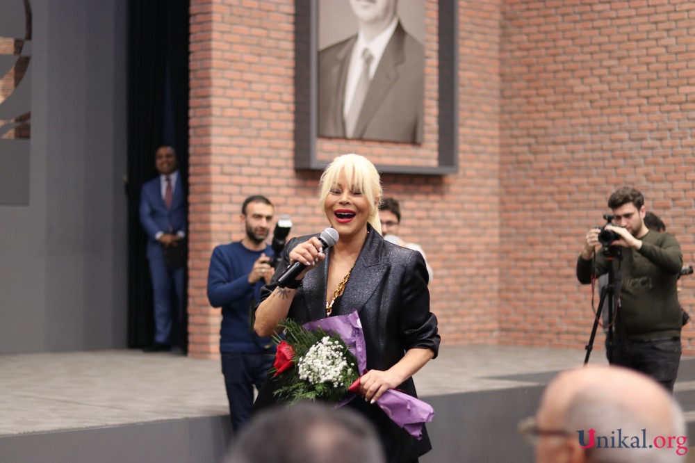 Aygün Kazımova Əbülfəz Qarayevə belə "mesaj" göndərdi - Digər nazirin yanında (FOTOLAR)