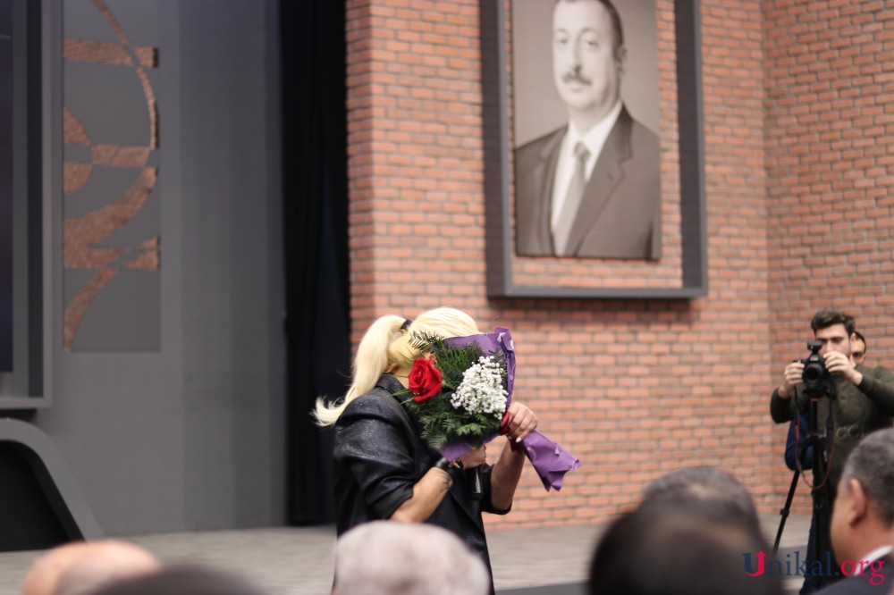 Aygün Kazımova Əbülfəz Qarayevə belə "mesaj" göndərdi - Digər nazirin yanında (FOTOLAR)