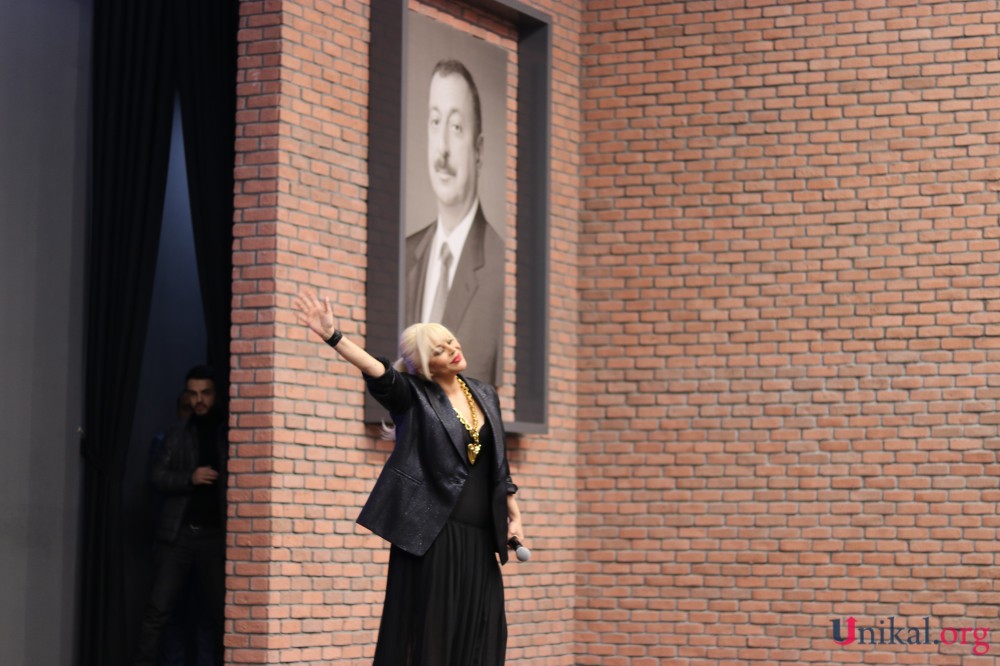 Aygün Kazımova Əbülfəz Qarayevə belə "mesaj" göndərdi - Digər nazirin yanında (FOTOLAR)