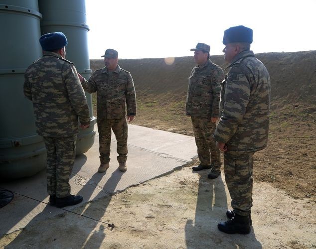 Zakir Həsənov döyüş hazırlığını yoxladı - FOTO
