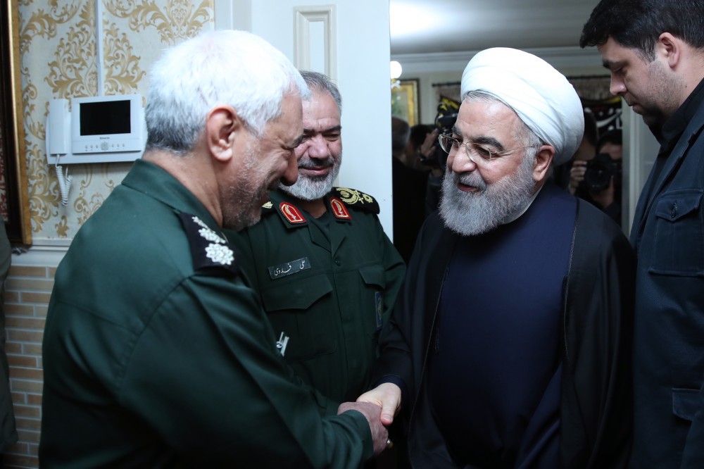 Həsən Ruhani öldürülən generalın evində - FOTOLAR