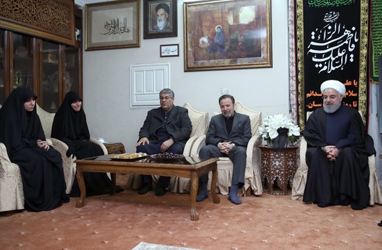 Həsən Ruhani öldürülən generalın evində - FOTOLAR