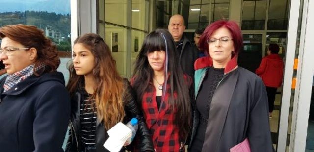 Sevgilisinin üzünə kislata tökdü - FOTO