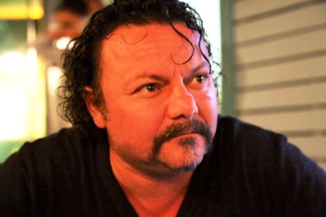 Məşhur rəssam öz evində ölü tapıldı - Silahla vurulmuş halda (FOTO)