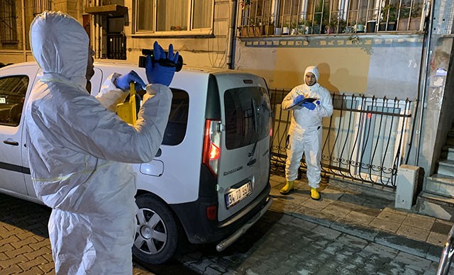 26 yaşlı gənc evinin arxasında ölü tapıldı - Çılpaq vəziyyətdə (FOTO)
