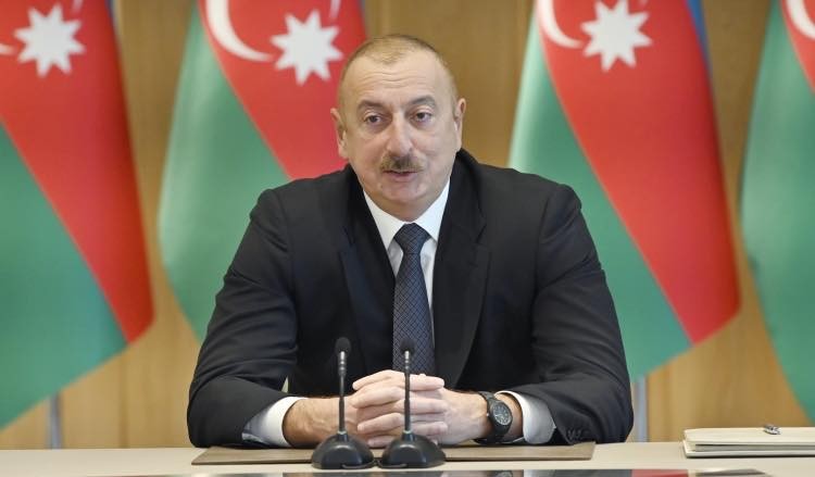 İlham Əliyev müşavirə keçirdi - FOTOLAR
