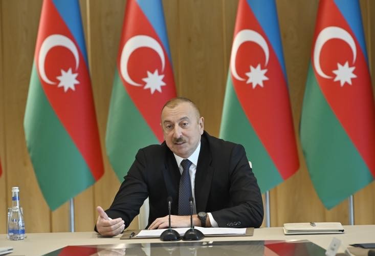 İlham Əliyev müşavirə keçirdi - FOTOLAR