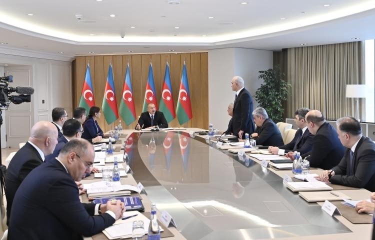 İlham Əliyev müşavirə keçirdi - FOTOLAR