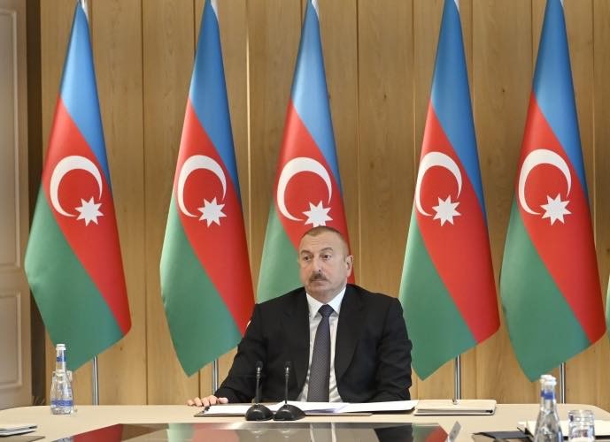 İlham Əliyev müşavirə keçirdi - FOTOLAR