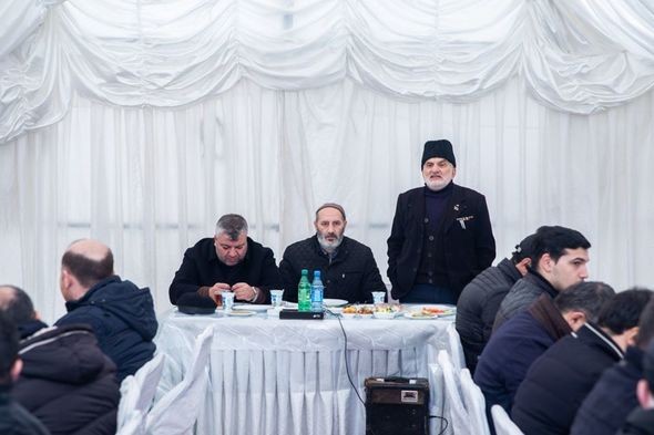 Elnur Allahverdiyev seçiciləri ilə birlikdə 20 Yanvar şəhidlərinin anım mərasimində - FOTO