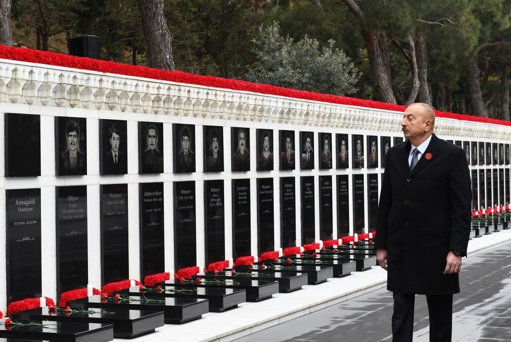 İlham Əliyev Şəhidlər xiyabanını ziyarət etdi - FOTOLAR-YENİLƏNİB