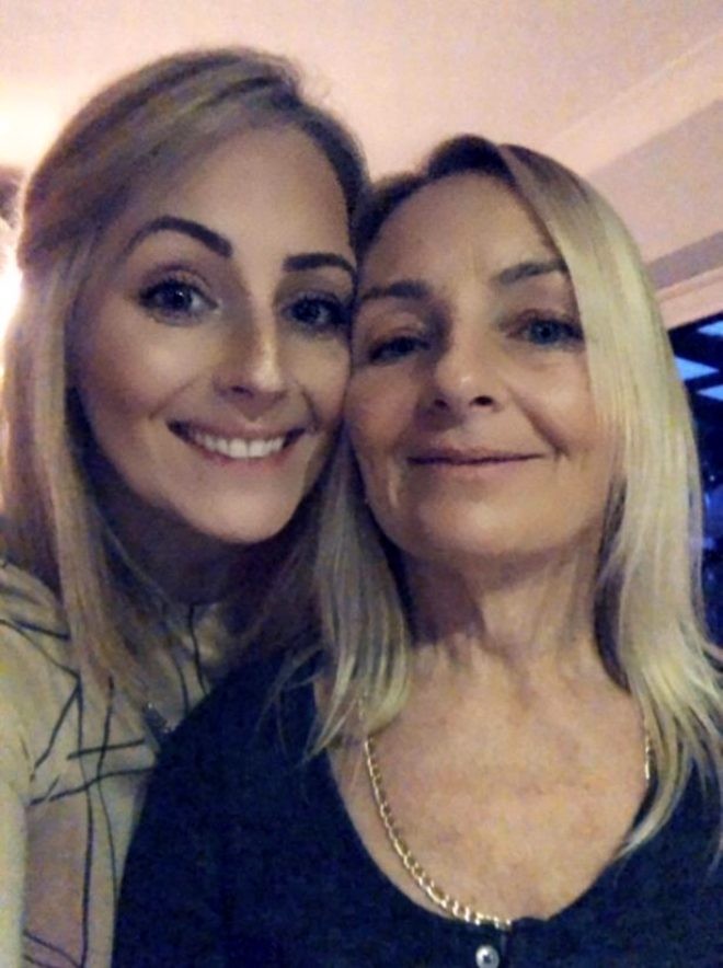 Ana qızı və kürəkəni ilə bal ayına getdi -  Qayıdanda hamilə qaldı (FOTO)