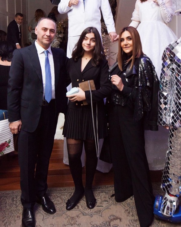 Zülfiyyə Xanbabayeva ilk dəfə əri ilə şəkil paylaşdı 