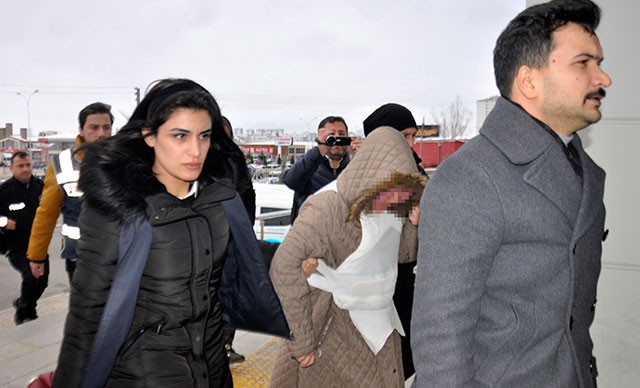 Tüfənglə vurulan adamı xəstəxananın qarşısına atıb qaçdılar - FOTO