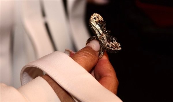 Azərbaycanlı fanatı Bülent Ersoya 100 minlik üzük bağışladı - FOTO