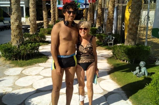 Qoca nənə 35 yaşlı kişi ilə evlənir - FOTO
