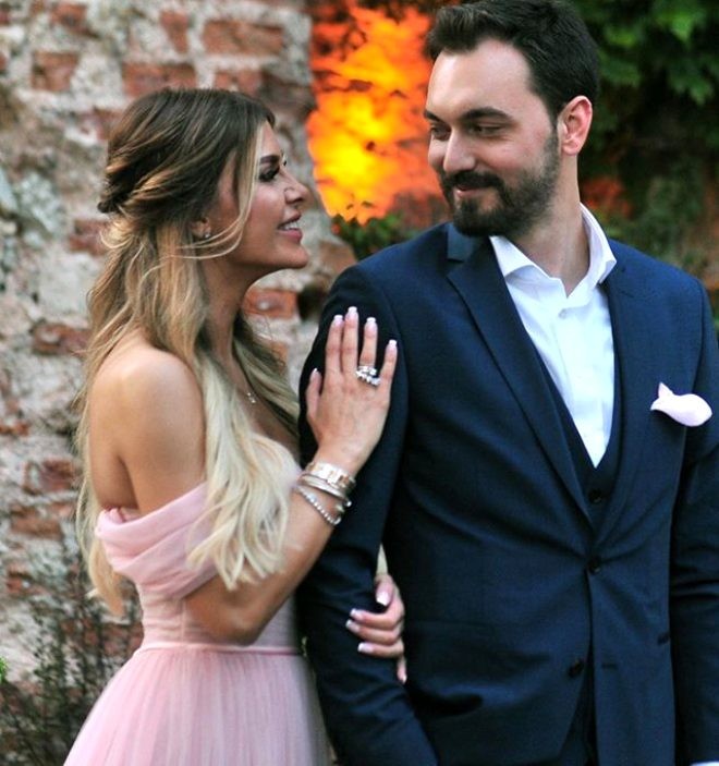 Estetik əməliyyat olunan aktrisa tanınmaz hala düşdü - FOTO