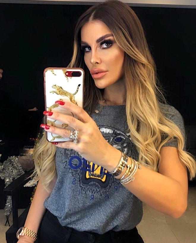 Estetik əməliyyat olunan aktrisa tanınmaz hala düşdü - FOTO