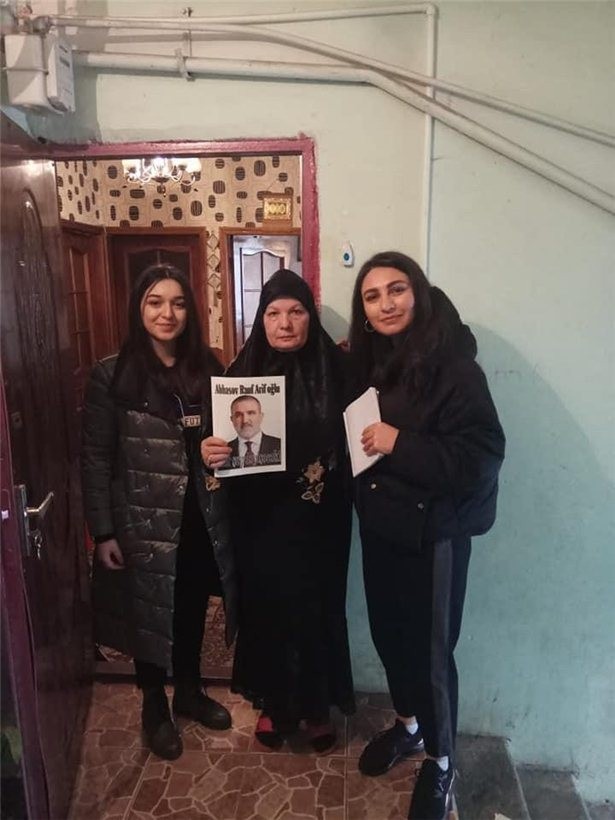 Rauf Arifoğlunun seçki qərargahı "10 min mənzil" proqramını bitirdi - FOTOLAR