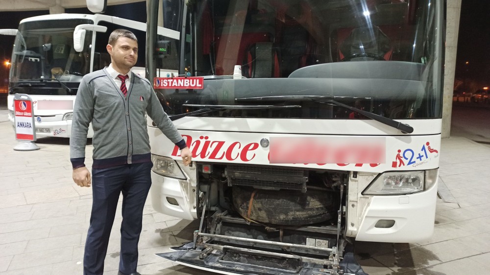 Sərnişin avtobusuna pitonla mindi (Foto)
