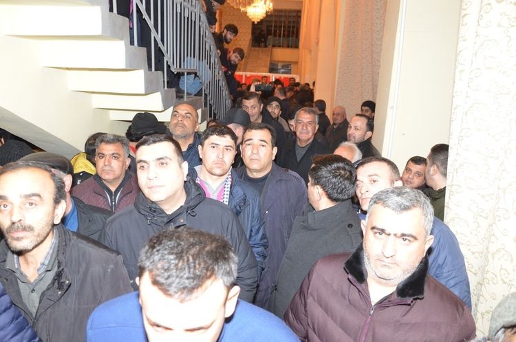 İqbal Ağazadənin  kitabxanadakı  görüşündə yenə izdiham yaşandı - FOTOLAR