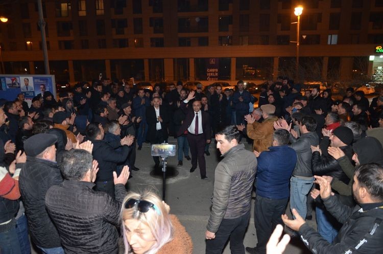 İqbal Ağazadənin  kitabxanadakı  görüşündə yenə izdiham yaşandı - FOTOLAR