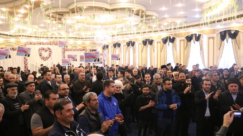 Eldar Quliyevin seçicilərilə görüşündə növbəti böyük izdiham yaşanıb - FOTO 