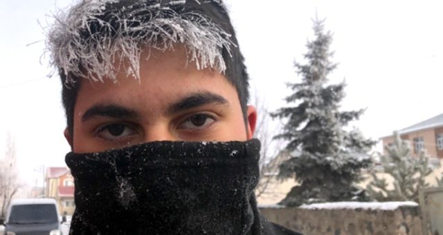 Şaxtadan kirpikləri belə buz bağladı- FOTO