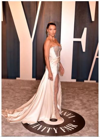 Adriana Lima  geyiminə görə tənqid edildi - FOTO