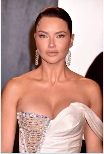 Adriana Lima  geyiminə görə tənqid edildi - FOTO