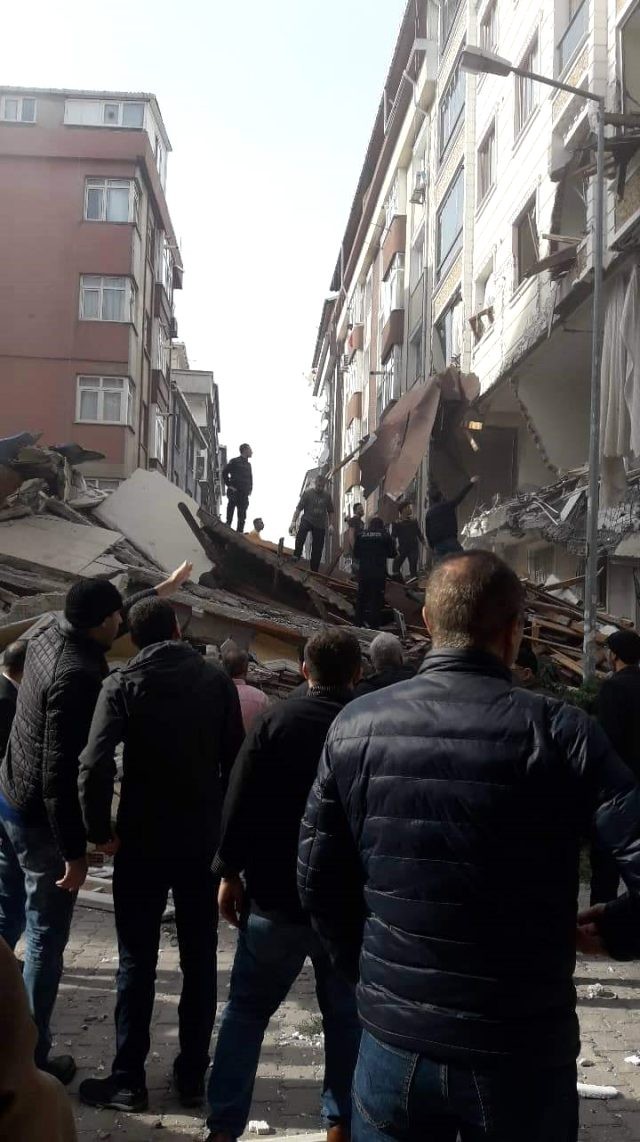 Türkiyədə  yeddimərtəbəli bina çökdü - FOTOLAR
