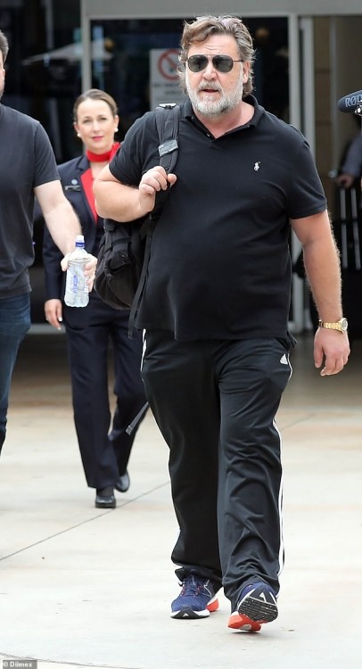 Kökəldiyi üçün evdən çölə çıxmır - FOTO