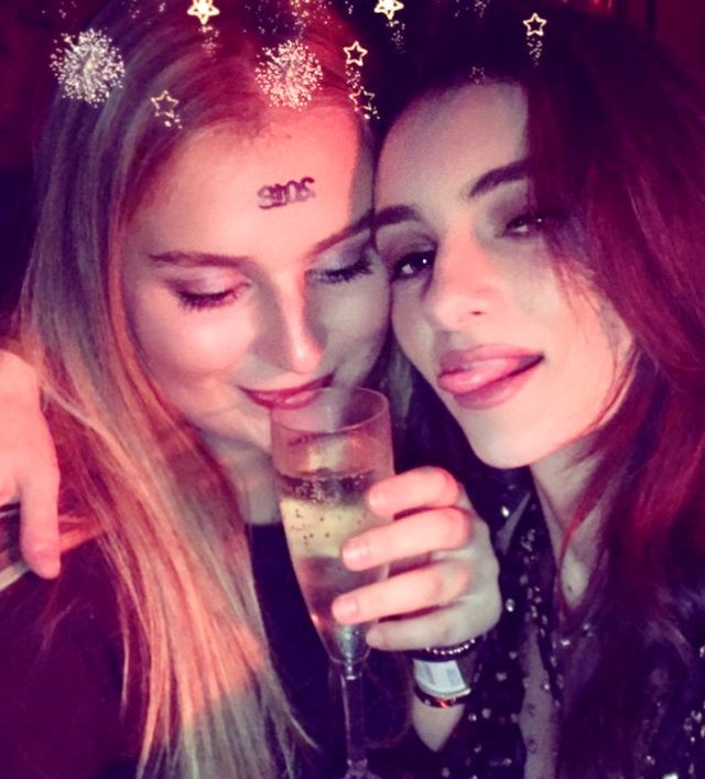 Məşhur milyarderin qızı "Instagram"da sevgili axtarır - FOTOLAR