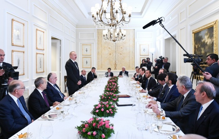 Prezident şirkət rəhbərləri ilə birgə işçi nahar edib - FOTOLAR