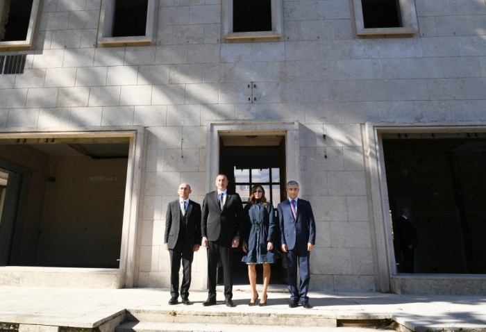 Prezident və xanımı Azərbaycan Mədəniyyət Mərkəzi üçün nəzərdə tutulan bina ilə tanış oldu - FOTOLAR