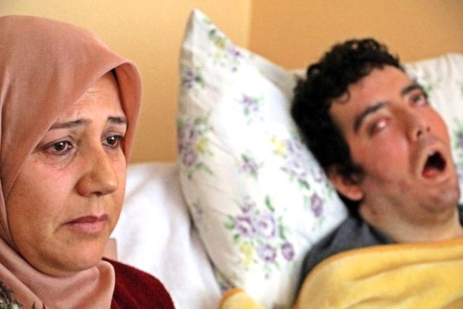 Rəqs məktəbi açmaq istəyən adam 6 ildir göz qapaqlarını bağlamır - FOTOLAR