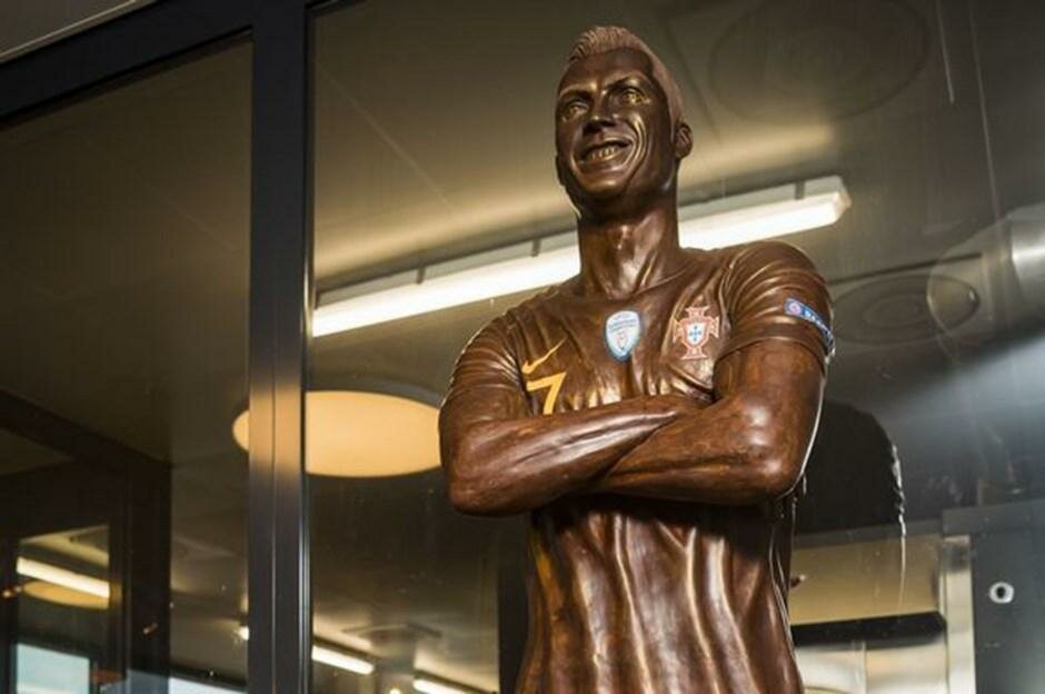 Ronaldonun heykəlini görün nədən hazırladılar  - FOTO