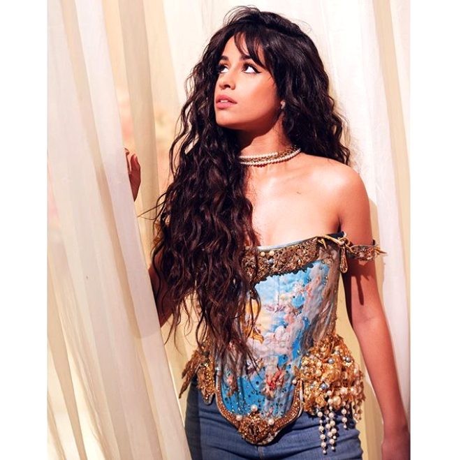 Məşhur müğənni doğum günündə çılpaq şəkilini paylaşdı - FOTOLAR