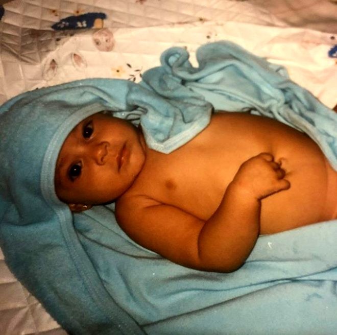 Məşhur müğənni doğum günündə çılpaq şəkilini paylaşdı - FOTOLAR