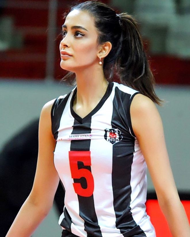 Məşhur volleybolçunu keçmiş fotoları ifşa etdi - FOTOLAR