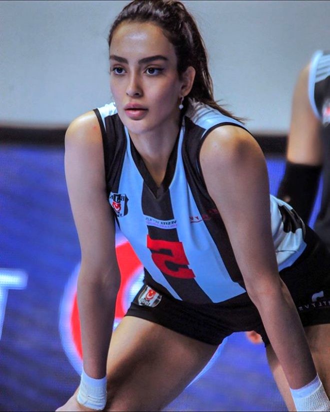 Məşhur volleybolçunu keçmiş fotoları ifşa etdi - FOTOLAR