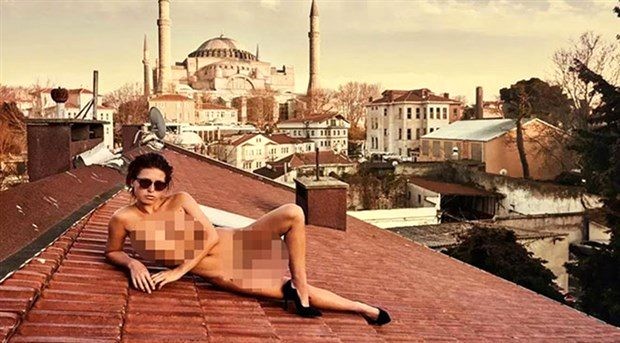 Polis məşhur manikeni çılpaq şəkillərinə görə saxladı - FOTOLAR