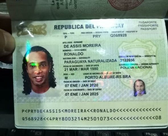 Ronaldinyo və qardaşı polis tərəfindən saxlanıldı - FOTO+VİDEO