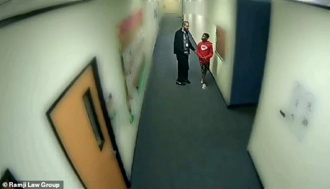 Müəllim şagirdini bu əməlinə görə döydü - FOTO